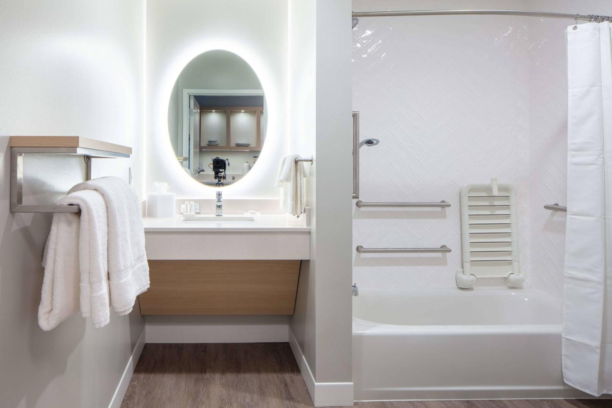 Towneplace Suites By Marriott Milwaukee West Bend Luaran gambar