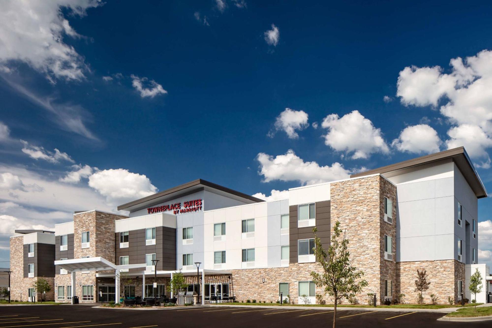 Towneplace Suites By Marriott Milwaukee West Bend Luaran gambar